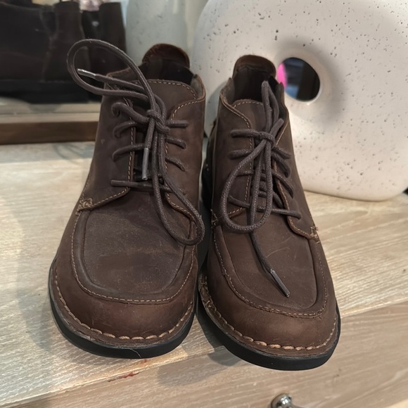 Clarks Brown Suede Chukka Boots Casual‎ - Picture 2 of 6